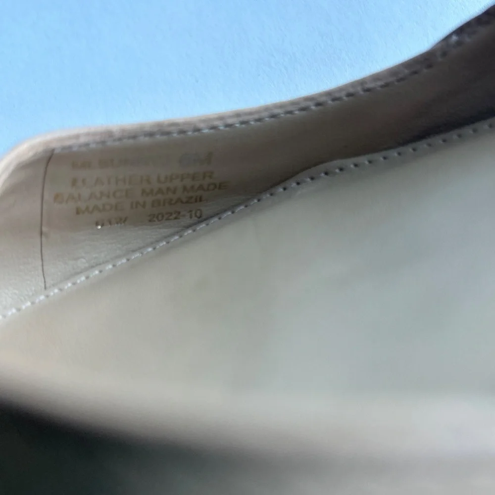 Marc Fisher Cream Leather Point Toe Flats size 6 - Picture 12 of 12